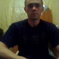 Парень ищет девушку или семейную пару Парень ищет девушку или семейную пару