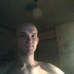 Молодой человек, спортивного телосложения, Геленджик Молодой человек, спортивного телосложения, Геленджик