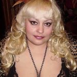 Девушка приглашает парней попасть в страну чудес? Геленджик