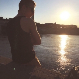 Парень ищет симпатичную девушку для встреч без обязательств и комерции в Геленджике